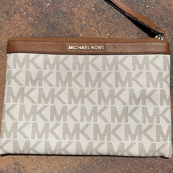Michael Kors Handbags - Michael kors clutch